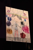 安本彩花が小学生の頃に描いた父の絵。