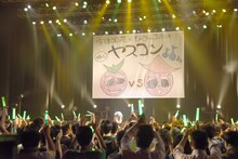 安本彩花生誕ソロライブ「安本彩花そっくりさんコンテスト 略して ヤスコン」の様子。