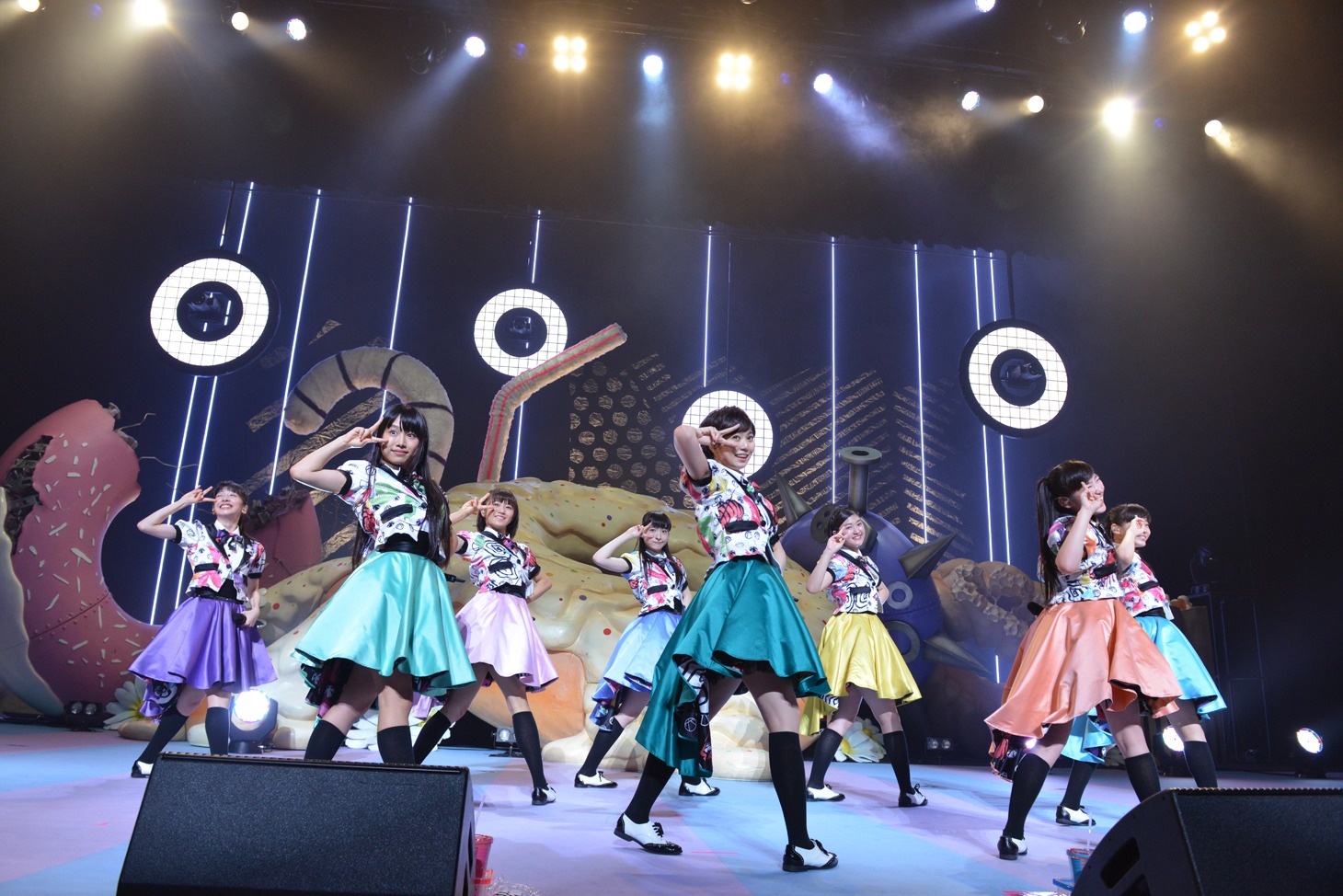 「私立恵比寿中学JapanホールKeikiiiiツアー2016 ～the snack bar in gakugeeeekai～」の様子。