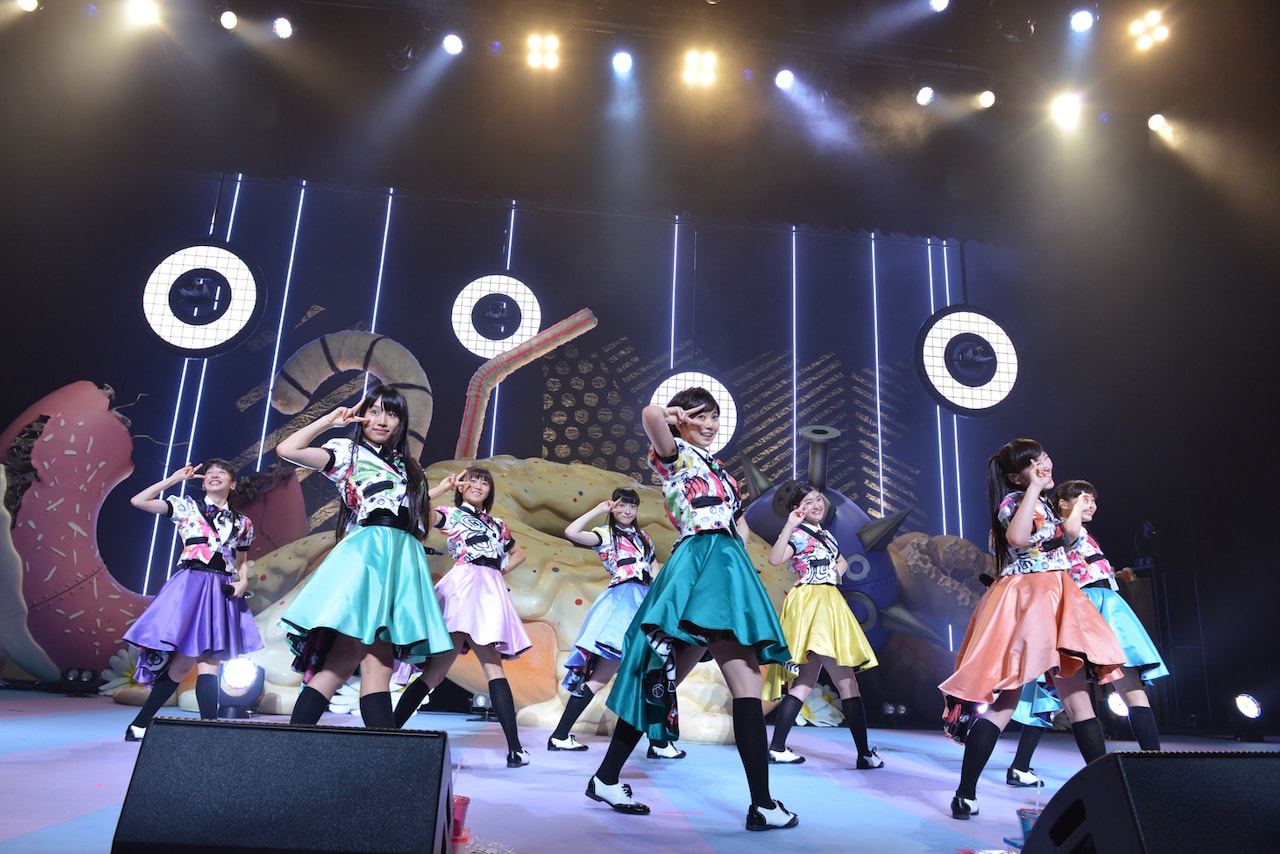 「私立恵比寿中学JapanホールKeikiiiiツアー2016 ～the snack bar in gakugeeeekai～」の様子。