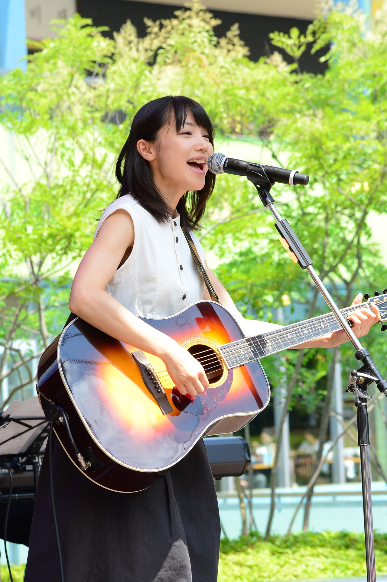 新山詩織