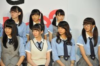 上段左から小池美波、原田葵、長沢菜々香。下段左から菅井友香、今泉佑唯、小林由依、土生瑞穂。