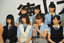 上段左から佐藤詩織、米谷奈々未、織田奈那。下段左から長濱ねる、志田愛佳、守屋茜、鈴本美愉。