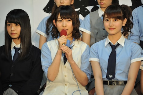 左から長濱ねる、志田愛佳、守屋茜。