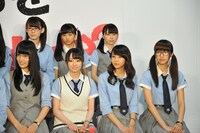 上段左から小池美波、原田葵、長沢菜々香。下段左から菅井友香、今泉佑唯、小林由依、土生瑞穂。