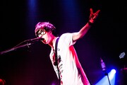 田邊駿一(Vo, G)(撮影:浜野カズシ)