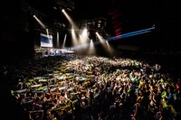 「TOUR2016 THANKS～チケットとっとってっていっとったのになんでとっとらんかったとっていっとっと。熊本ワンマンてや？そりゃよかばい！～」初日公演の様子。（撮影：浜野カズシ）