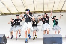 ばってん少女隊「デビュー1周年記念ライヴ『そしてだざエフ！！～気付いたら結成1周年過ぎちゃってました大会～』」の様子。