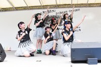 ばってん少女隊「デビュー1周年記念ライヴ『そしてだざエフ！！～気付いたら結成1周年過ぎちゃってました大会～』」の様子。