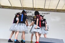 ばってん少女隊「デビュー1周年記念ライヴ『そしてだざエフ！！～気付いたら結成1周年過ぎちゃってました大会～』」の様子。