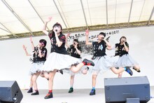 ばってん少女隊「デビュー1周年記念ライヴ『そしてだざエフ！！～気付いたら結成1周年過ぎちゃってました大会～』」の様子。