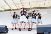 ばってん少女隊「デビュー1周年記念ライヴ『そしてだざエフ!!~気付いたら結成1周年過ぎちゃってました大会~』」の様子。