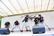 ばってん少女隊「デビュー1周年記念ライヴ『そしてだざエフ！！～気付いたら結成1周年過ぎちゃってました大会～』」の様子。