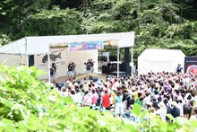 ばってん少女隊「デビュー1周年記念ライヴ『そしてだざエフ！！～気付いたら結成1周年過ぎちゃってました大会～』」の様子。