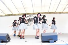 ばってん少女隊「デビュー1周年記念ライヴ『そしてだざエフ！！～気付いたら結成1周年過ぎちゃってました大会～』」の様子。