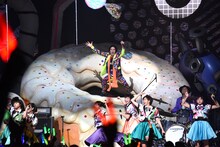 穴から飛び出す尾形回帰（HERE）。