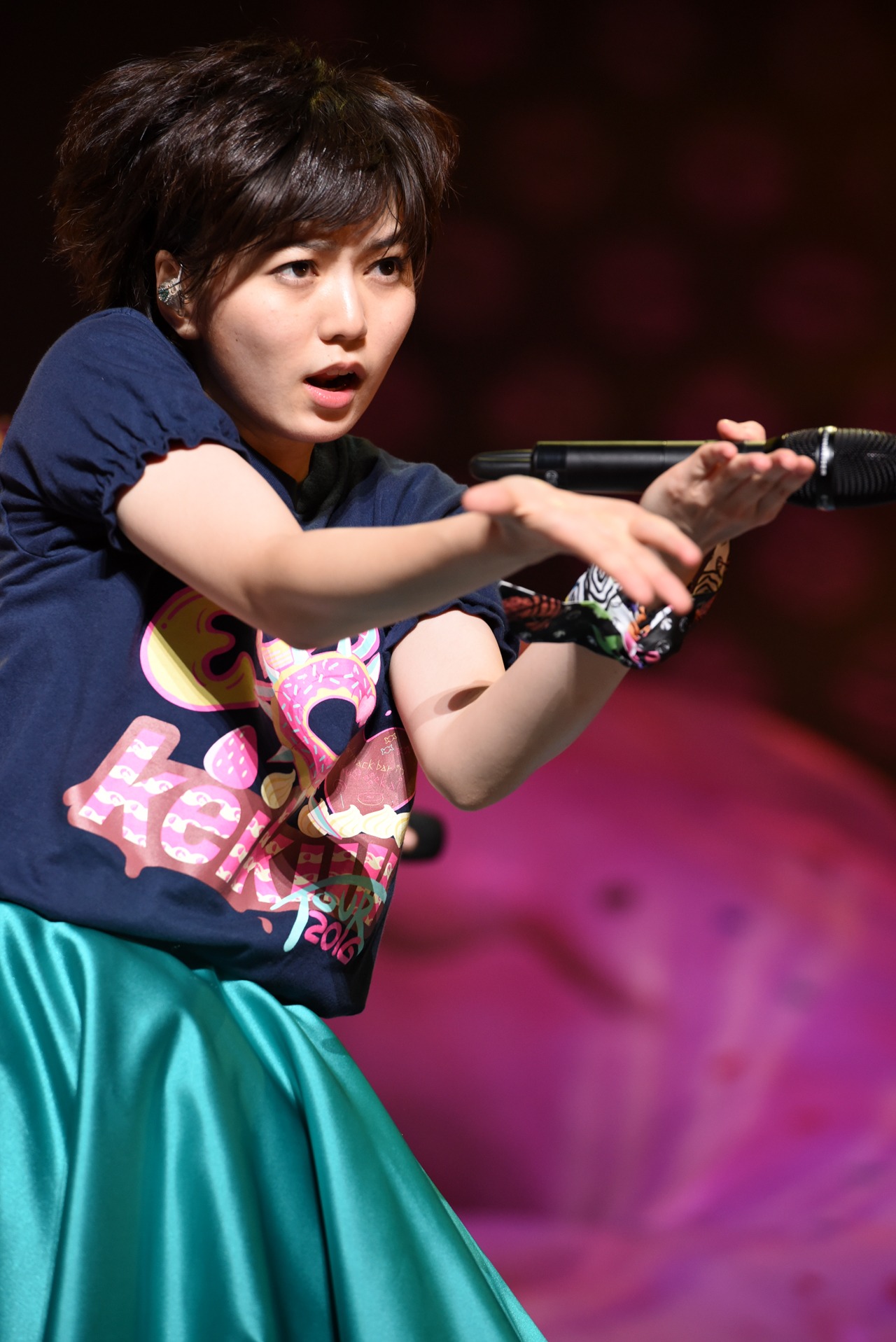 安本彩花