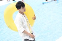 ユースケ（超特急）による、MCパート収録の様子。