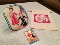 チャラン・ポ・ランタン「『あの子のジンタ』”丸尾末広”描き下しイラスト入りグッズ付デジタルシングル（7tracks）」の同梱内容。