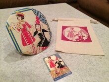 チャラン・ポ・ランタン「『あの子のジンタ』”丸尾末広”描き下しイラスト入りグッズ付デジタルシングル（7tracks）」の同梱内容。