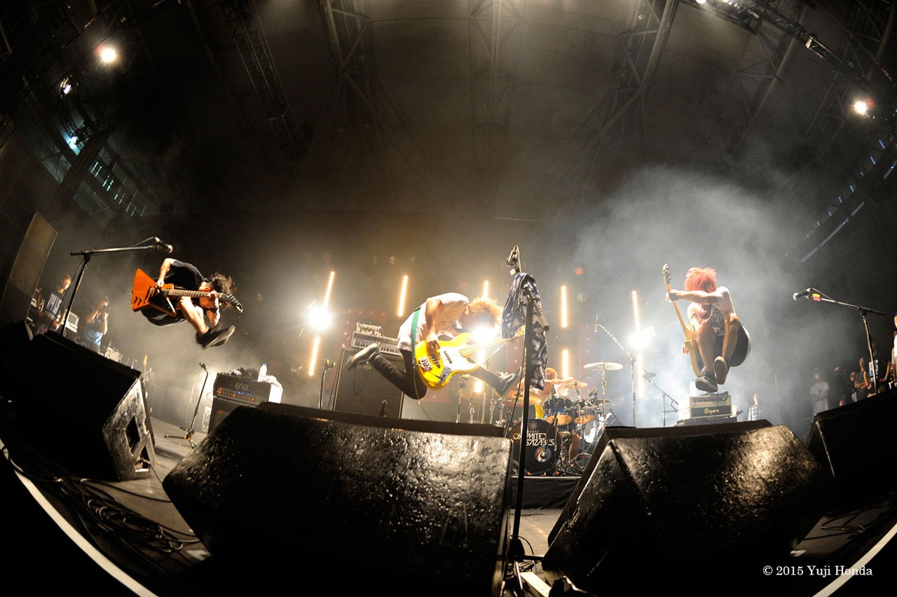 「SATANIC CARNIVAL'15」より、04 Limited Sazabys。(c)フジテレビ