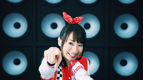 水樹奈々「STARTING NOW!」MVのワンシーン。