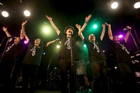 「30ス（th）だよ！パール兄弟！ ～パール兄弟レコードデビュー30周年スペ・ライブ～」の様子。（撮影：金丸雅代）