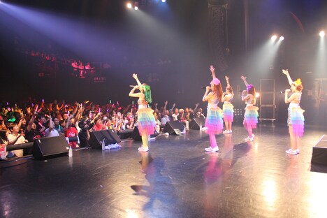 赤坂BLITZワンマンライブの様子。（撮影：岩切大介）