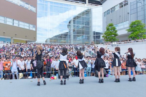 i☆Risニューシングル発売イベントの様子。（Photo by KOSUKE USHIZIMA）