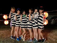 lyrical school「サマーファンデーション」ミュージックビデオ撮影時の様子。（写真提供：キングレコード）