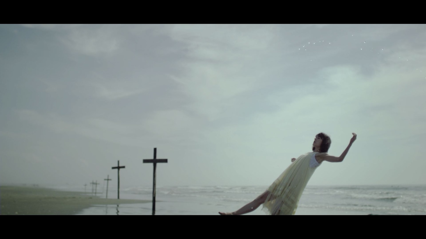 「us」ミュージックビデオのワンシーン。