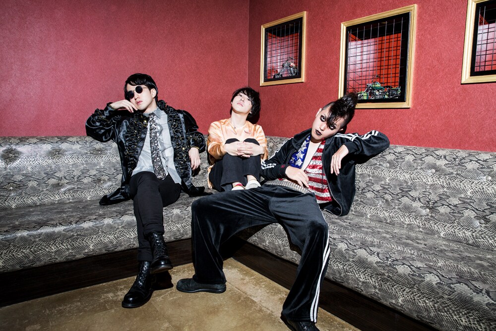 挫・人間「十月の月」MV公開＆体張るラジオに3人出演