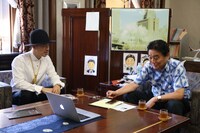 左からAK-69、河村たかし名古屋市長。