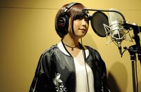 レコーディング中の紗倉まな。