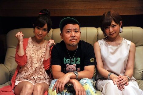 左から小島みなみ、マキタスポーツ、紗倉まな。