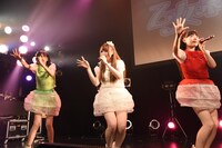 左から緒方真優、長谷川愛里、其原有沙。