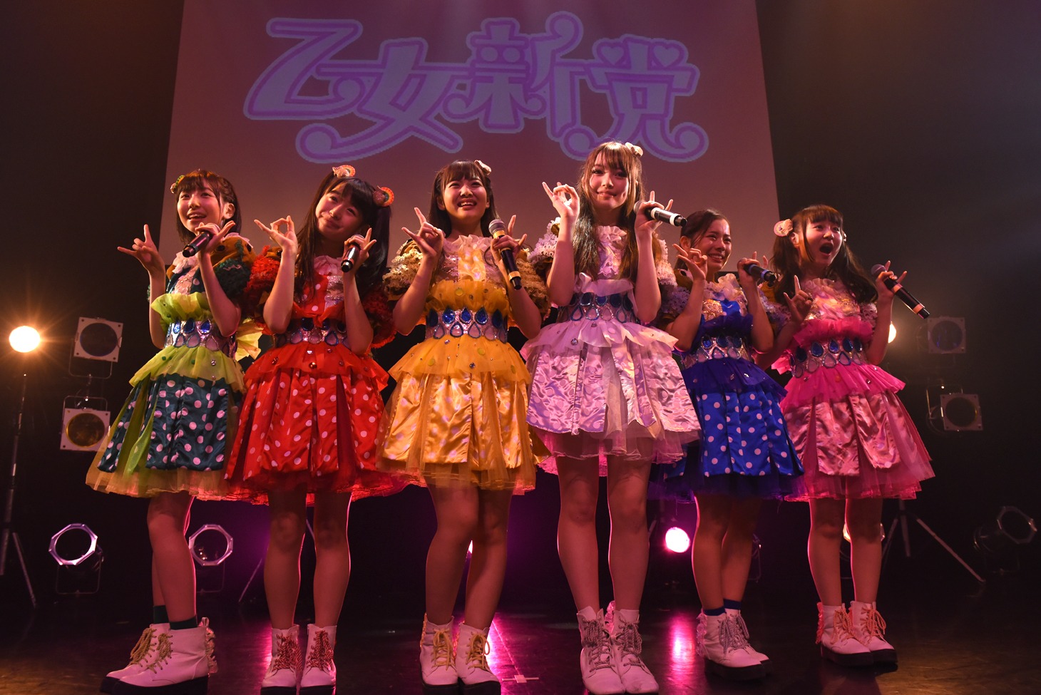 「乙女新党 第二幕・最終章 ～旅立ちのうた～」の様子。