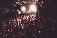 「2nd ミニアルバム『八面楚歌』発売記念 ReVision of Sence vs 既読GENJI ～ミッションクリアでチケット代タダ～」東京・渋谷 RUIDO K2公演の様子。（Photo by Shingo Tamai）