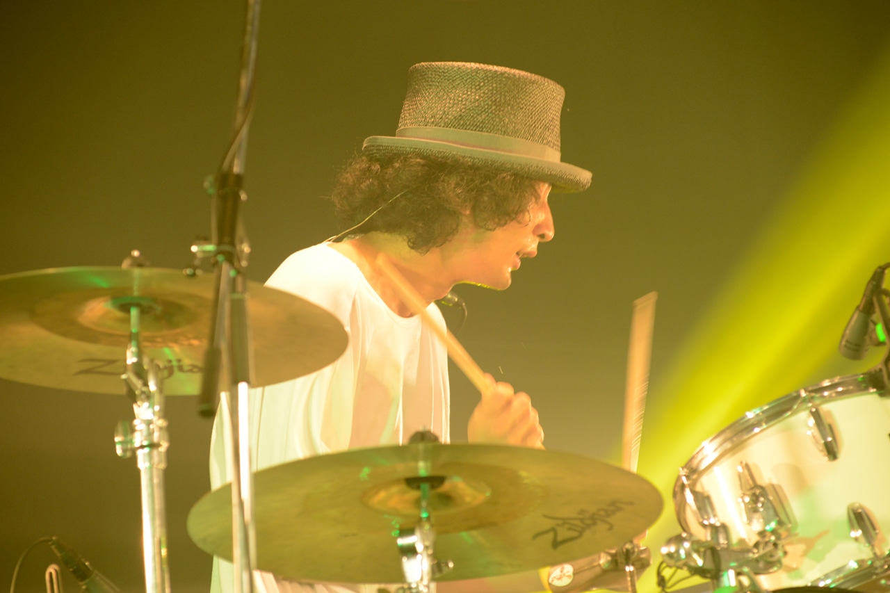 山崎正太郎（Dr, Cho / Czecho No Republic）（撮影：半田安政[Showcase]）