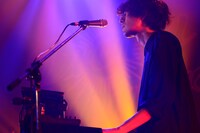 八木類（G, Syn, Cho / Czecho No Republic）（撮影：半田安政[Showcase]）