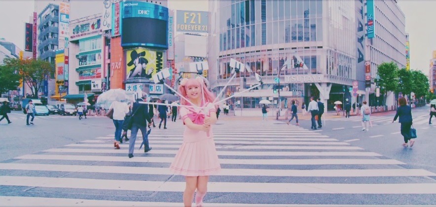 藤田ニコル「Bye Bye」ミュージックビデオのワンシーン。
