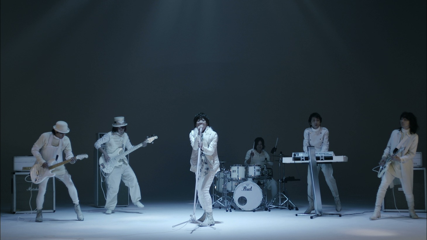 TETSUYA「Make a Wish」ミュージックビデオのワンシーン。