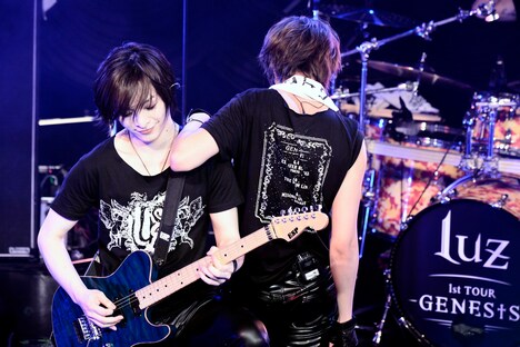 左からLeda、luz（提供：EXIT TUNES）