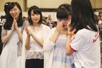 シングル「金の愛、銀の愛」選抜メンバー発表時の様子。(c)AKS