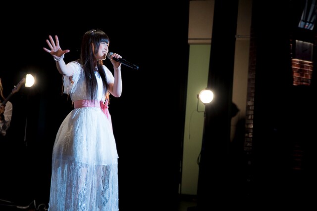 村川梨衣、“アルバム”と“7色のサイリウム”に誰もが驚いた1stソロライブ