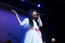 村川梨衣（写真提供：日本コロムビア）