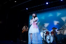 村川梨衣「Rietion Session LIVE PARTY!!」の様子。（写真提供：日本コロムビア）