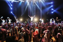 SPYAIRとでんぱ組.incによるコラボレーションの様子。（写真提供：ディアステージ）