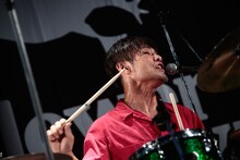 ミスター小西（Dr）（撮影：柴田恵理）