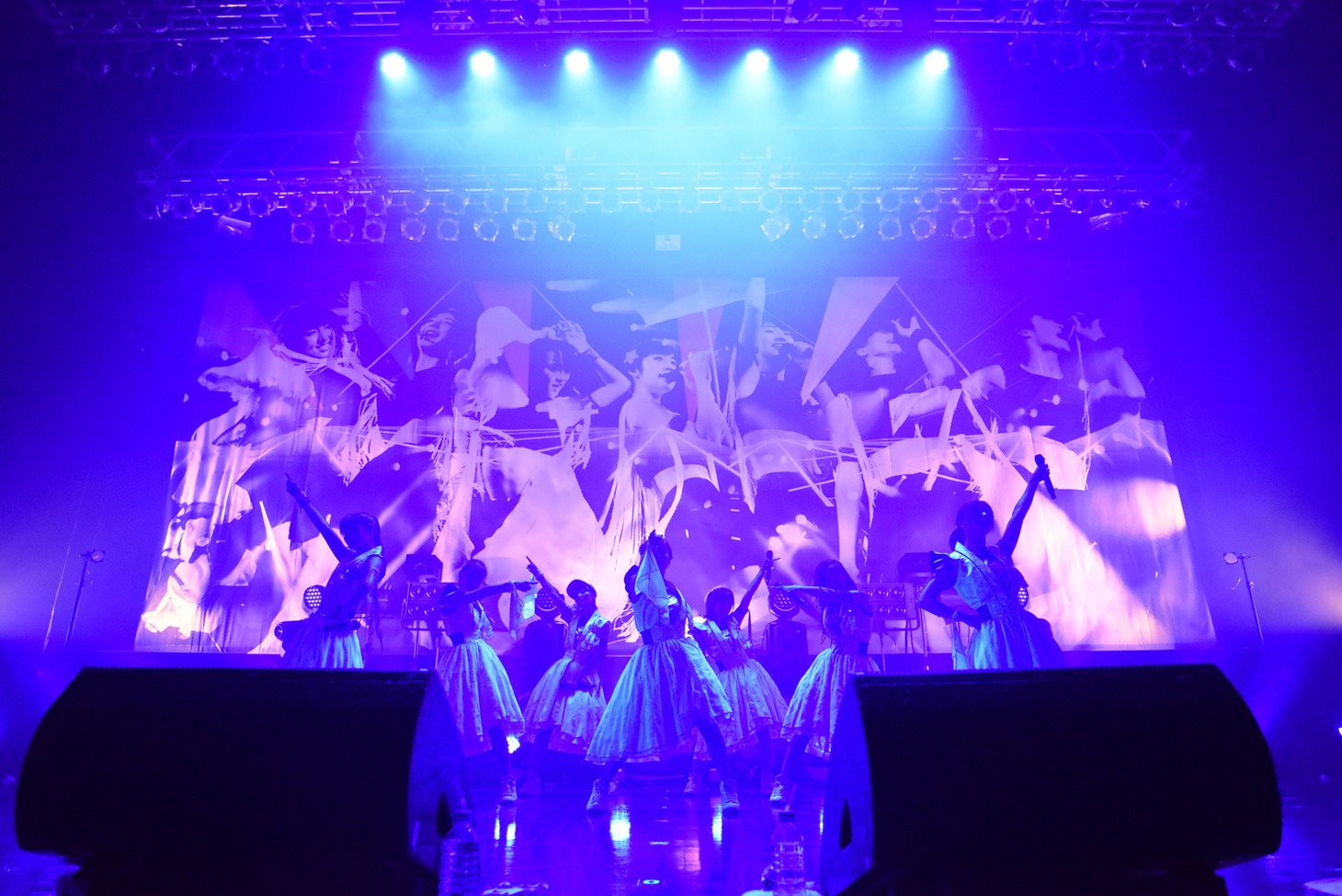 「アップアップガールズ（仮）Zeppツアー "The Seven PARTY LIVE Alien"」の様子。